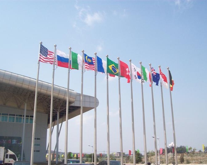 旗杆应该怎样安装？